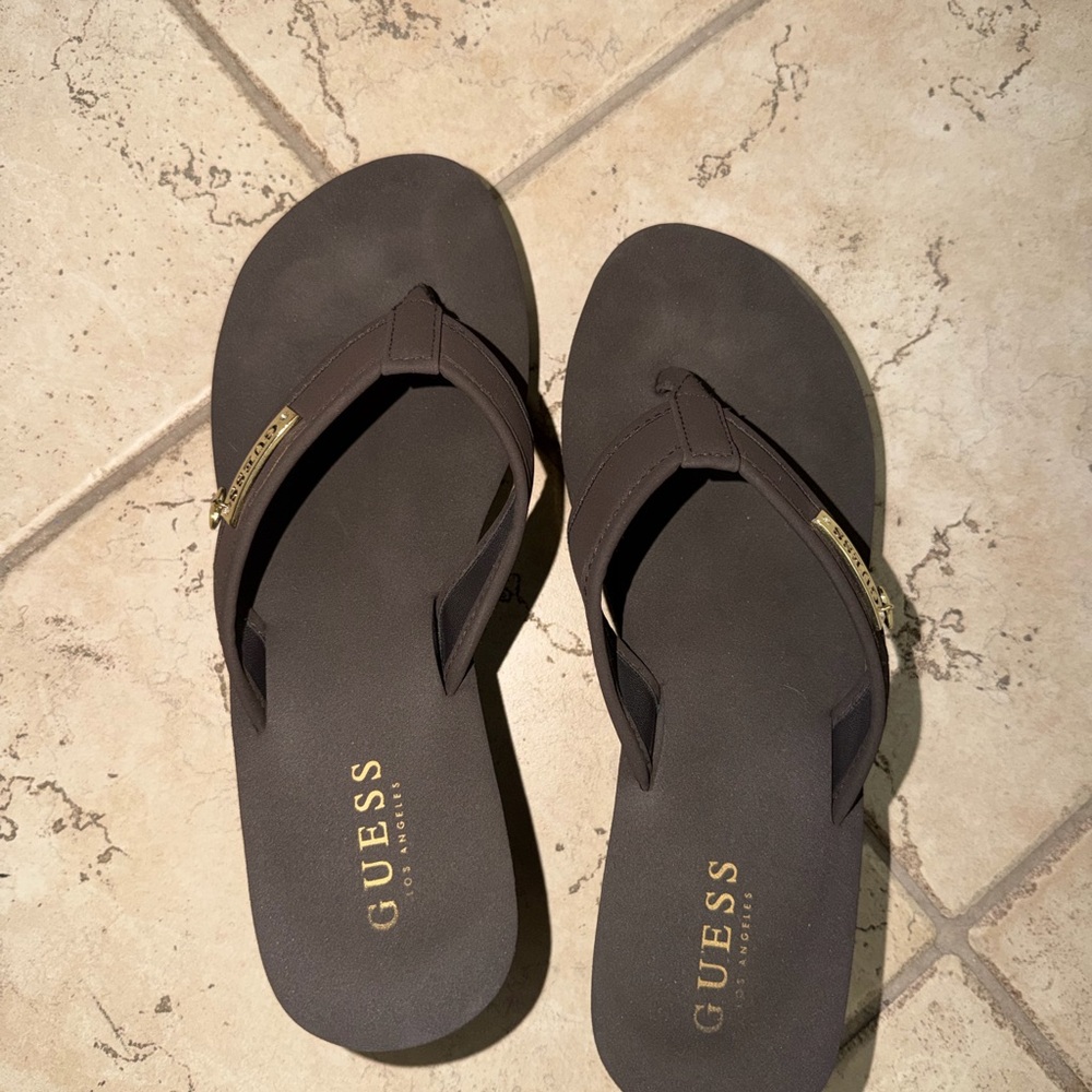 GUESS Men's Dark Brown Flip-Flops
